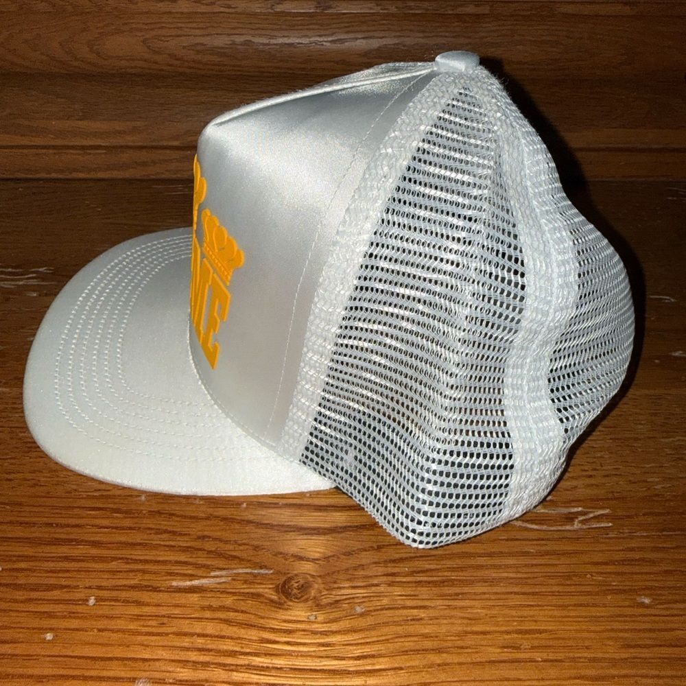 Supreme Cream Satin Trucker Hat with Yellow Logo Crowns Y2K Rare! - Picture 3 of 11